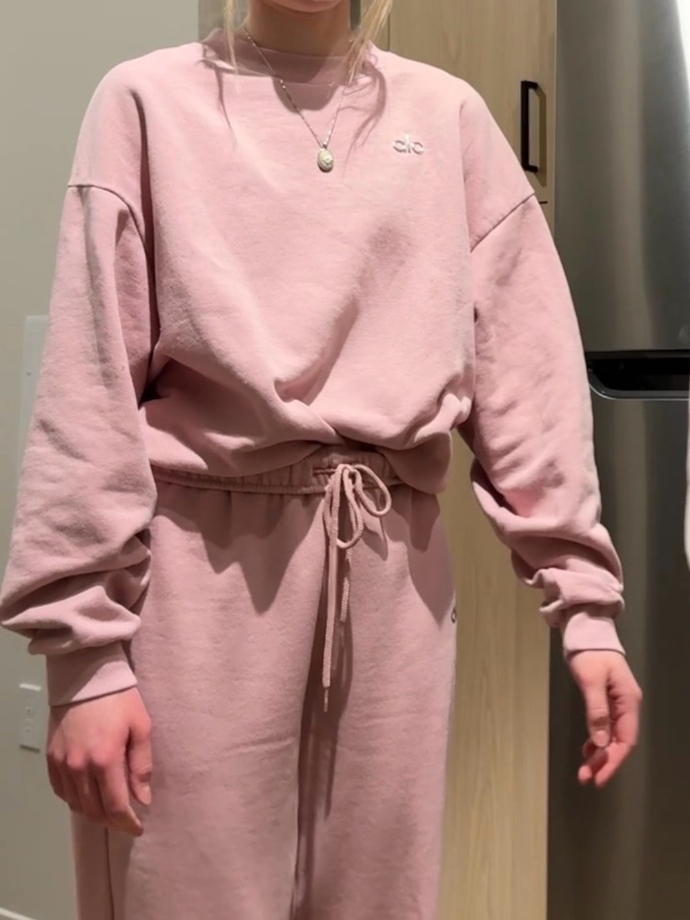 Alo Accolade Ballet Pink Sweat Set - Picture 4 of 5